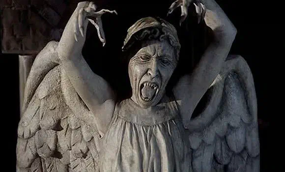 A Weeping Angel frozen in an scary pose