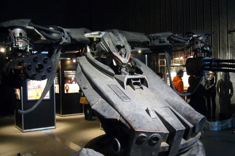 Robot with two miniguns